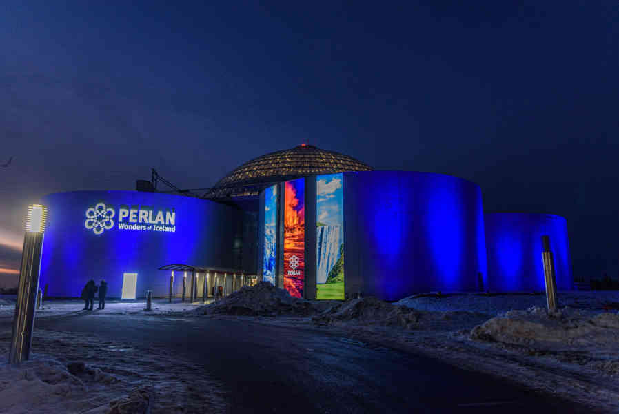 Islandia 022 - Reykjavik - Perlan.jpg